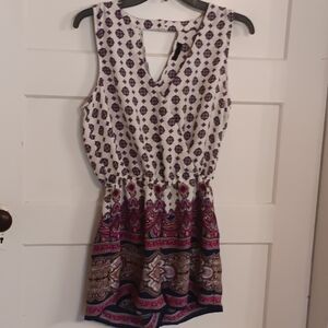 BeBop Be You Be Free Printed Colorful Shorts Romper M Vneck Front Sleeveless